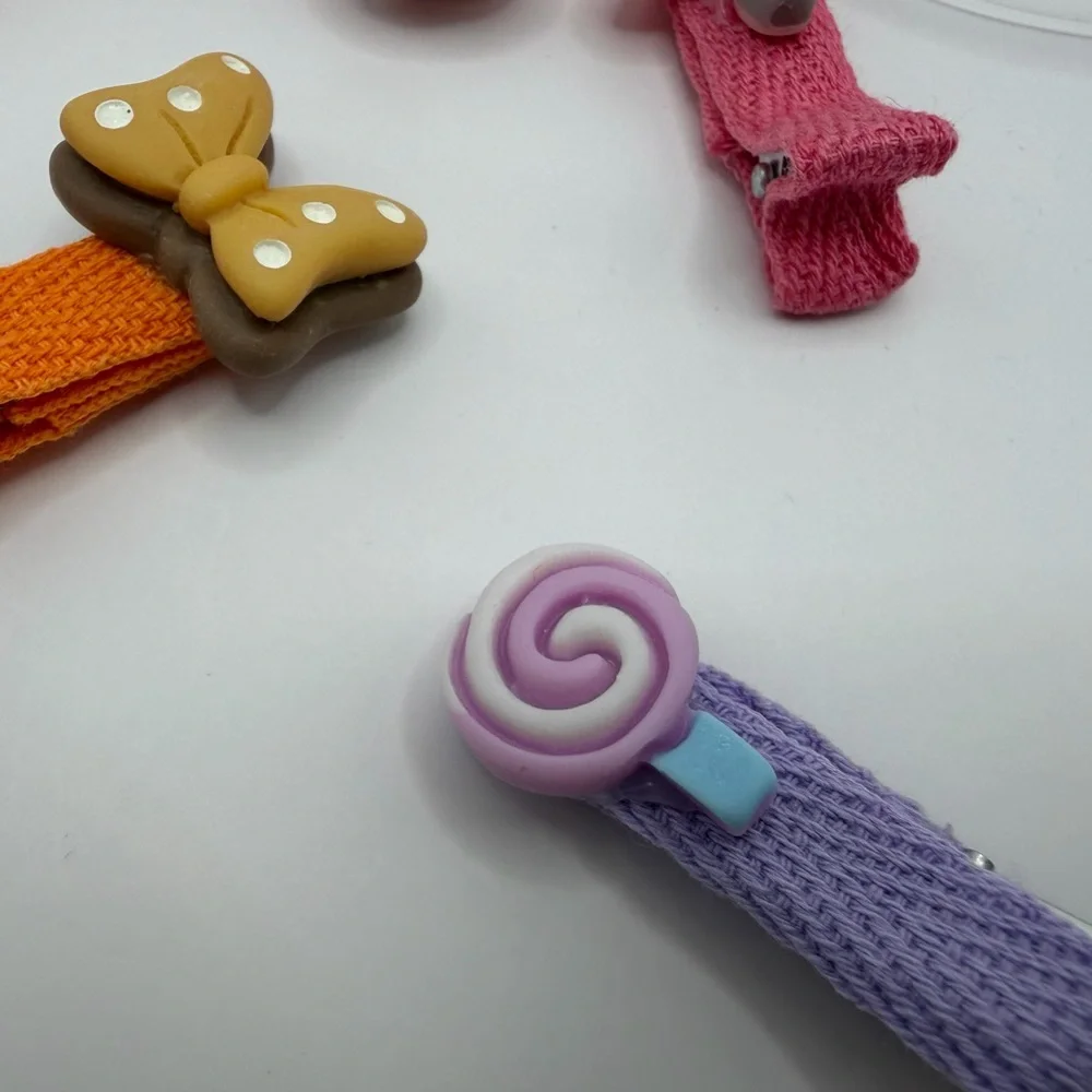 1 jar of small cute hair clips NiP